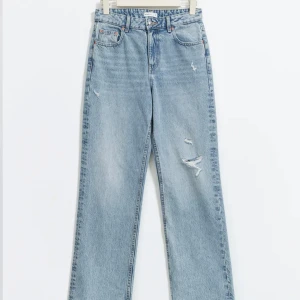 Jeans  - straight high waist jeans och dom är aldrig använda 