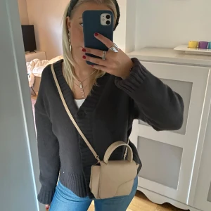 Kashmir kofta - Så fin kofta från HM premium. Materialet är Kashmir wool blend 🩷 så bra skick