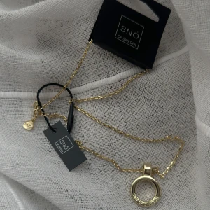 Halsband / Snö of sweden - Helt ny halsband från snö of sweden.