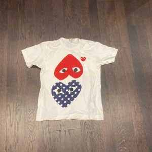 Cdg t-shirt  - Den har blivit förliten