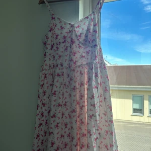 Blommig Klänning Shein - Ej använd, endast testad. Storlek 2XL