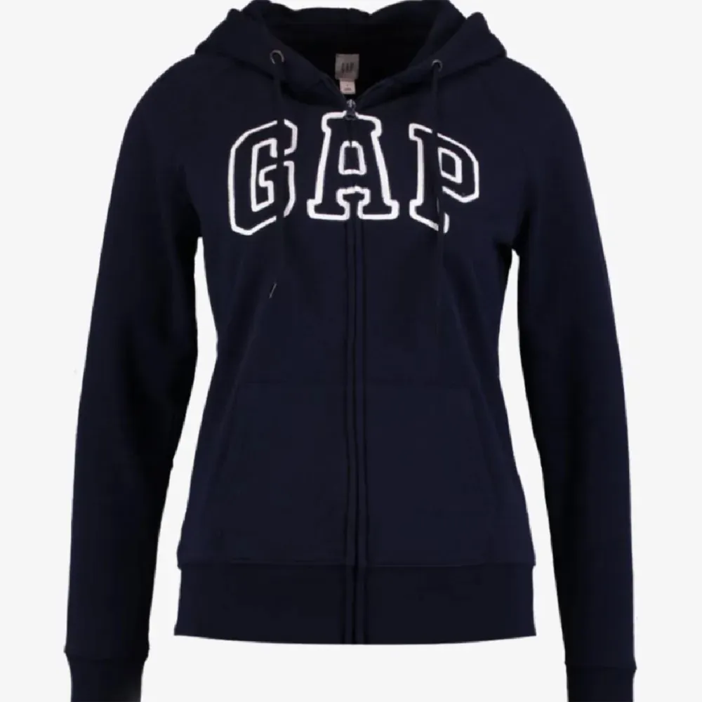 Säljer min gap hoodie då den är för liten i ärmen, köpt här på Plick. Skicket är bra och ser knappt använd ut, stl S. Säljer för 200kr💗(priset kan diskuteras). Hoodies.