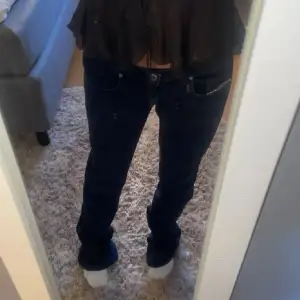 Jättesnygga lågmidjade jeans från diesel som är alldeles för stora på mig💕