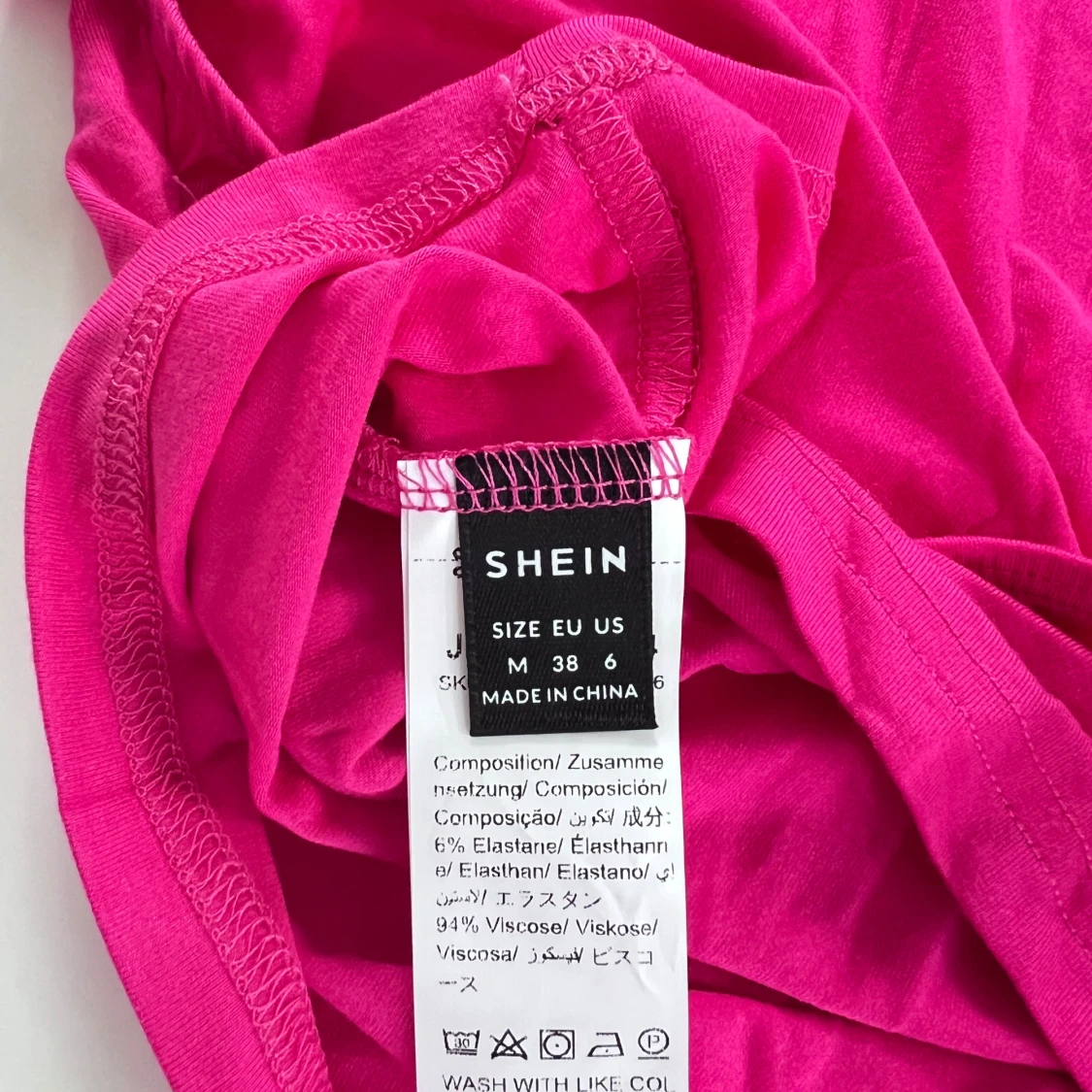 Rosa t-shirt med låg rygg - 93