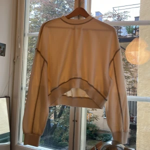 Tjock tröja  - En jätte skön tröja som är lite stor för mig testat en gång så den är helt oandvänd  