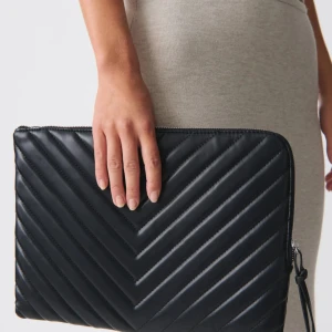 Datorfodral  - Helt nytt datorfodral ifrån Gina. Slutsålt på hemsidan🥰