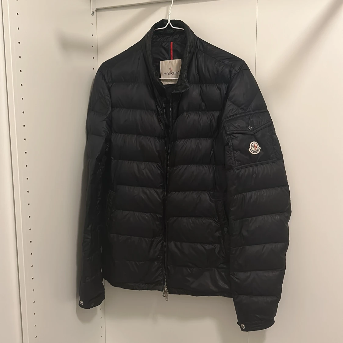 Svart dunjacka från Moncler