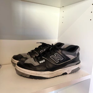 New balance 550 - New Balance 550, säljs i befintligt skick, se bilderna. Sköna skor som har mycket kvar att ge.