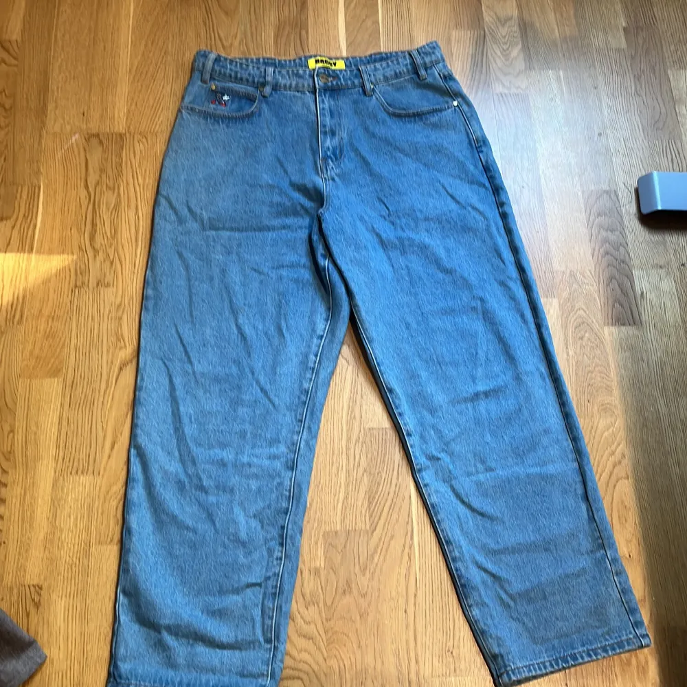 Baggy butter jeans, nyskick bara använda nån enstaka gång.. Jeans & Byxor.