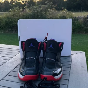 Jordan Jumpman Two Trey (prutbara) - Köpta 2022 i spanien på footlocker i La Cañada. Bra skick.   (Snöre ingår)