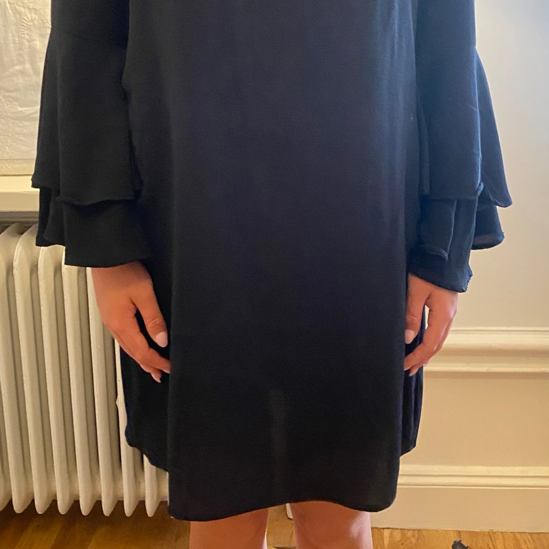 Klänning med volangärmar - 91