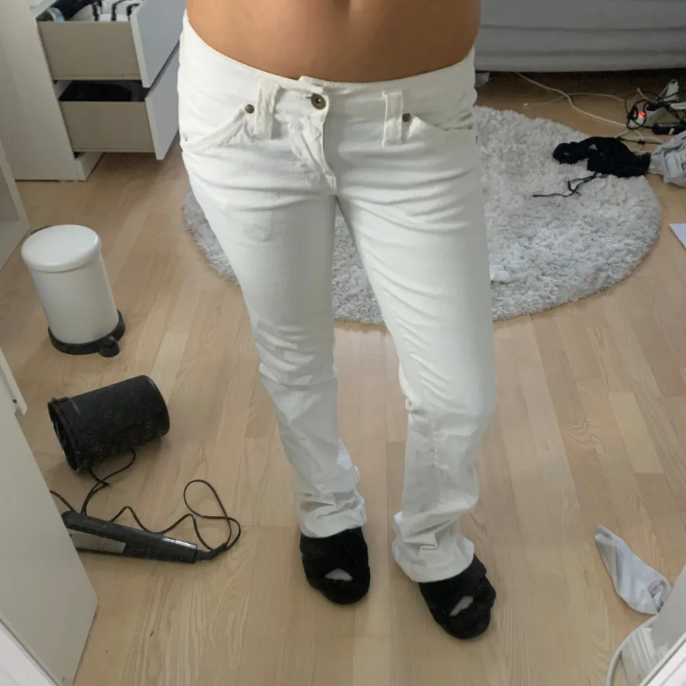 Sååå snygga vintage, har en fläck men den syns knabbt ( se bilder )! 💗💗. Jeans & Byxor.