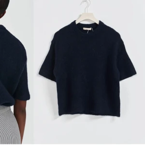 Stickad T-shirt  - köptes i våras sparsamt använd så bra skick 😊 