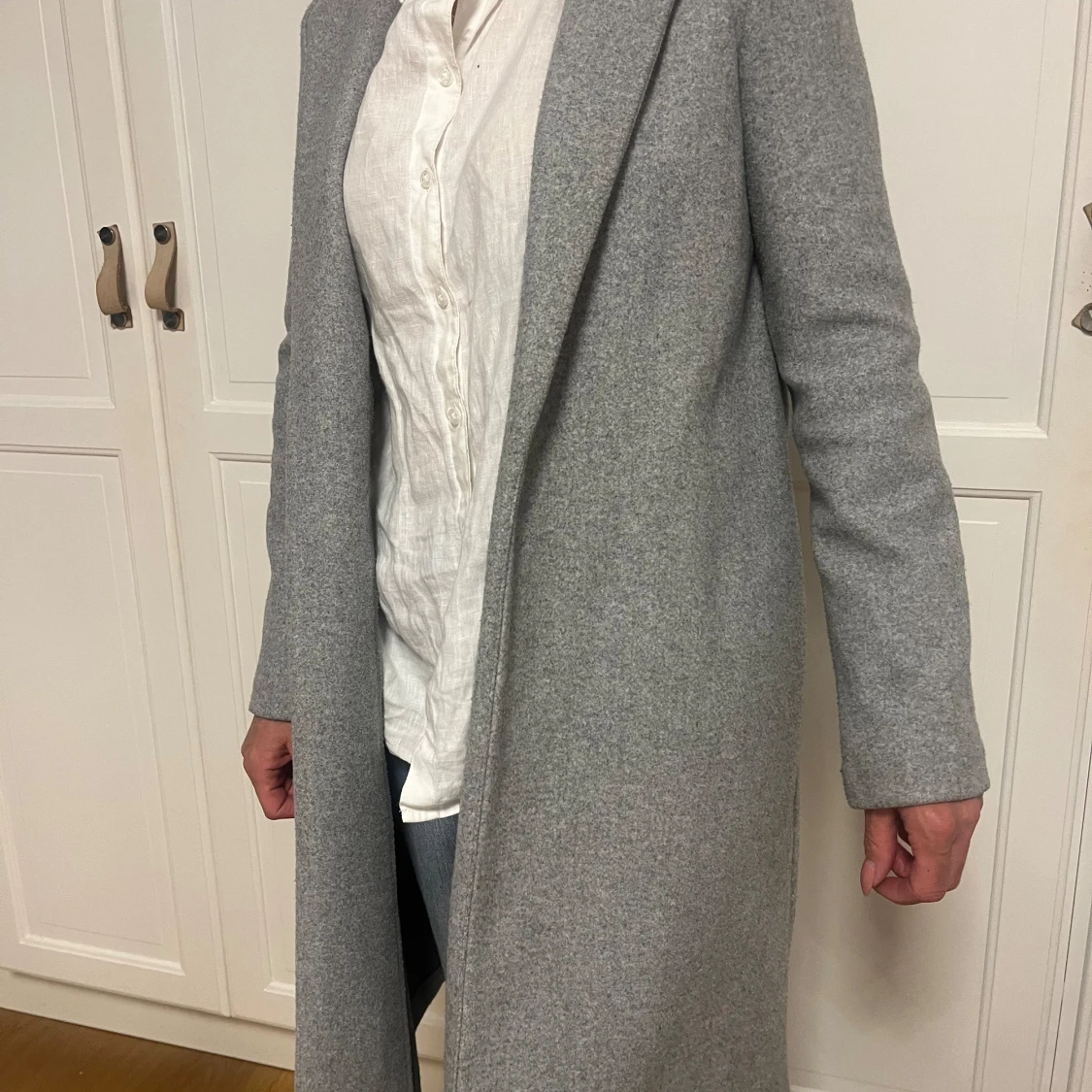 Grå lång kappa