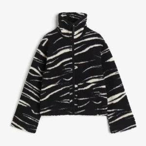 Teddy jacka - Jättefin o gosig Teddy jacka från H&M köptes i vintras!💓använd fåtal gånger! Hör av er vid frågor och annat!💗vid snabb affär kan priset sänkas!