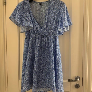 Klänning  - Väldigt fin klänning från shein. Den används inte då den inte passar. 