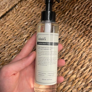 Oljerengöring - Gentle Black Fresh cleansing oil från k-beauty märket Klairs. Använd några gånger, se sista bilden.
