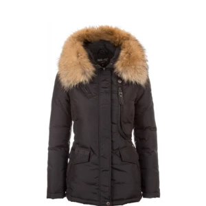 Hollies vinterjacka - En snygg, jätte varm och i väldigt bra skick. Kommer med päls, men man kan även ta bort pälsen och använda jackan så. Har använt den ganska mycket, men ser helt ny och oanvänd ut. 