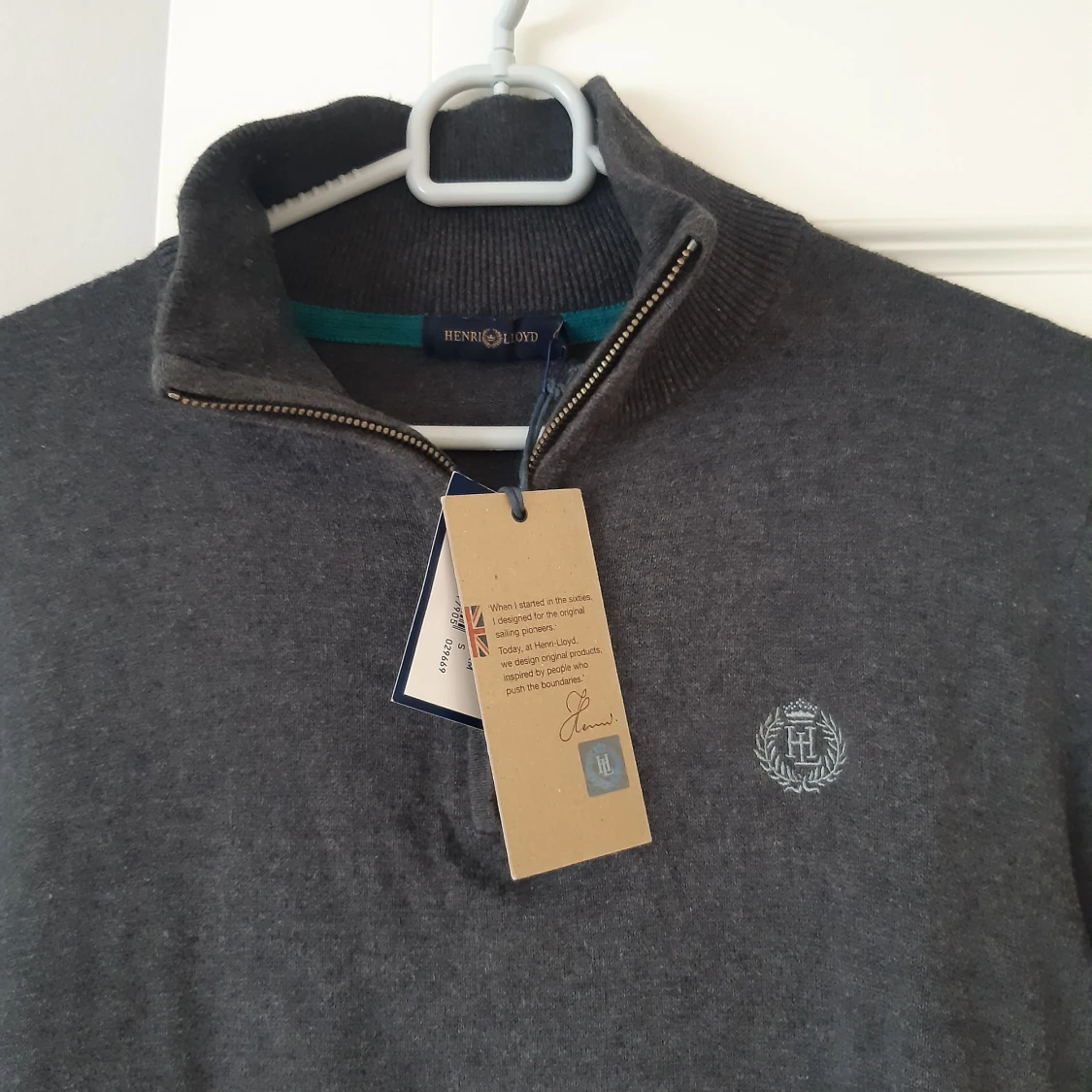 Grå tröja med dragkedja från Henri Lloyd - 90