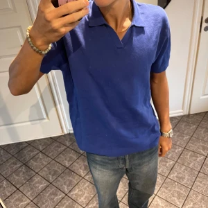 Stickad tröja - Säljer min snygga stickade tröja fårn zara. Den är använd en gång och är i nyskick. Den är i storlek S men passar även M. Kom gärna med prisförslag!