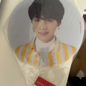 bts suga picket  - från lys tour merch, lite skador då den används på konsert