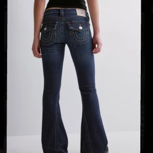 True Religion jeans - True religion jeans i fint skick. Har sytt upp de lite så att de ska passa mig som är 165, men har inte klippt så det går att sprätta upp igen 