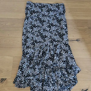 Lång kjol - Fin aldrig använd