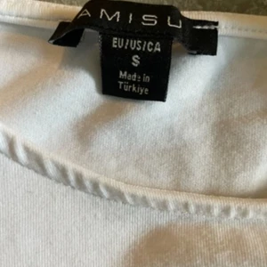 Vit topp  - Denna fina vita topp är jättebra skick, st S