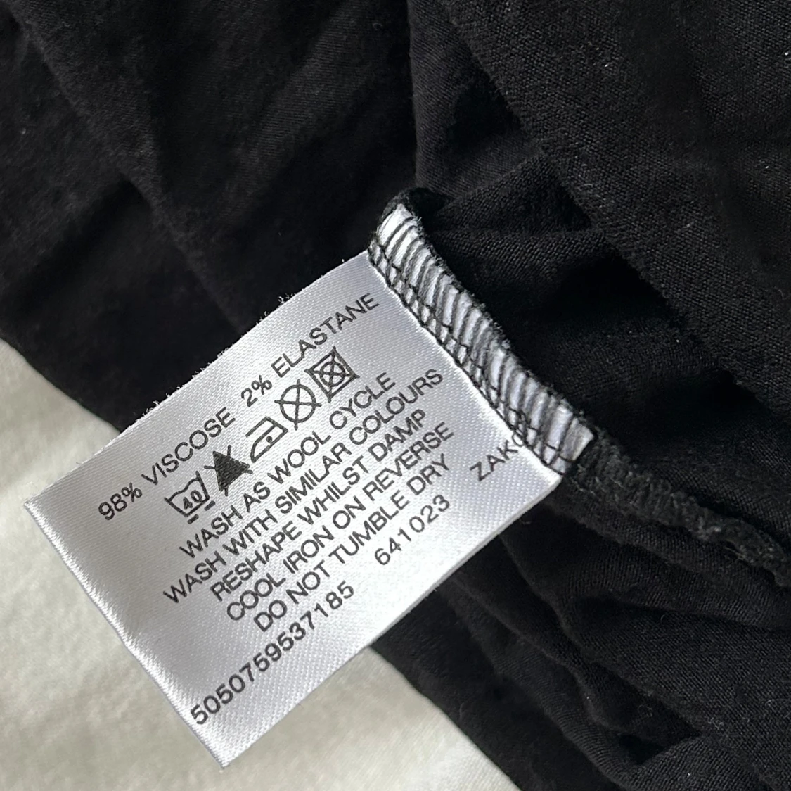 Prickig halterneck klänning - 91