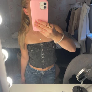Jeans topp - Svart jeans topp, bra skick💕