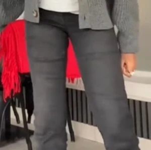 Bootcut jeans - Säljer dessa jeans från only storken 36/Xs använt 1 gång så nästan helt nya