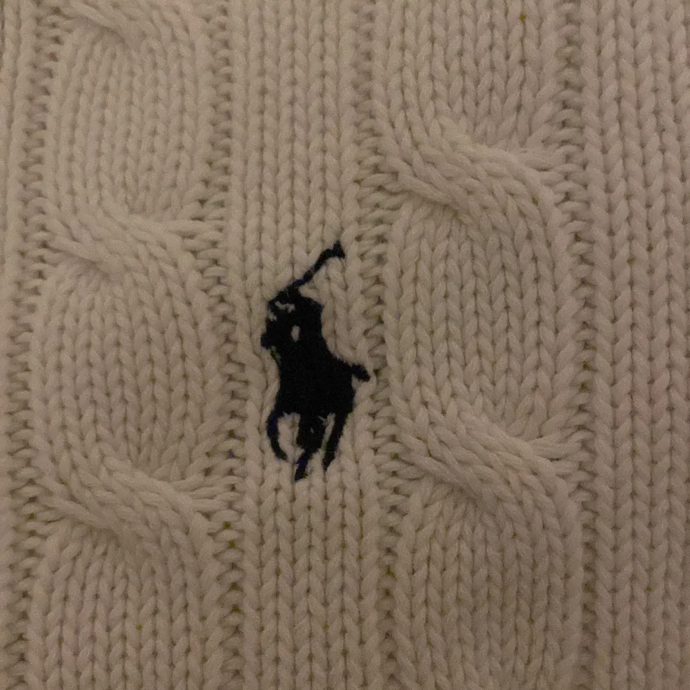 Stickad polo Ralph lauren tröja. Väldigt snygg till vintern. Storlek S. Tröjor & Koftor.