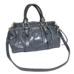 Miu Miu Vitello Lux Bow Väska - DETALJER Material: Läder  Tillbehör: Inga   ANGE Exteriör: I gott skick. Insida: I gott skick.