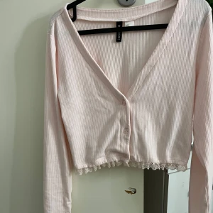 Rosa Tröja - Använd ca 2 gånger☺️ sitter som S.