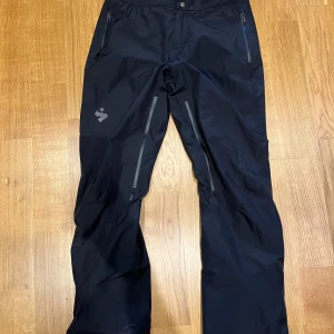 Sweet Protection - Sweet protection skidbyxor Storlek M Mycket sköna och slitstarka  (Litet slitage på kanten)