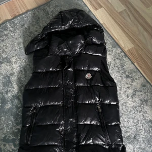 Moncler väst - Storlek S