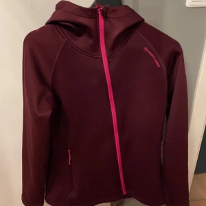 North Bend hoodie - Zip up huvtröja från north bend. bra skick!🩷
