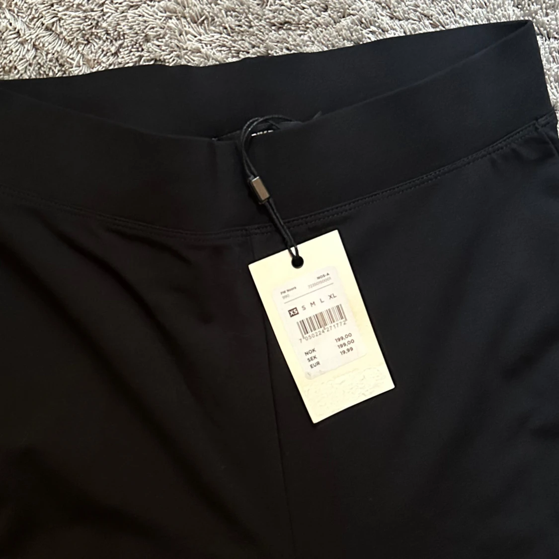 Svarta kostymbyxor  - 90