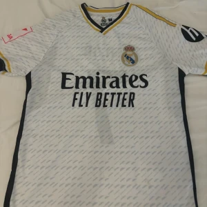 Real Madrid  - Använd ett fåtal ggr. Mkt bra skick Passar xs-s