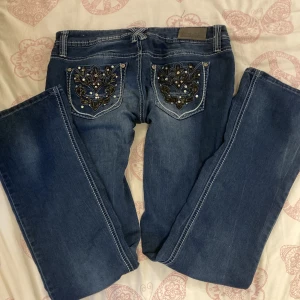 Low waist jeans - Detta är ett par y2k jeans från märket hydraulic. Använd ett par gånger men är fortfarande i bra skick. 🎀