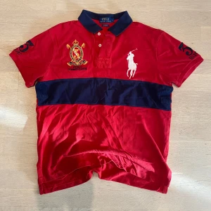 Ralph lauren polo  - En röd och mörkblå Ralph lauren polo i toppen skick   Kolla min profil för fler fynd 