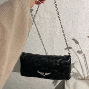 Zadig & Voltaire väska - super snygg Zadig väska!! nästintill oanvänd och så snygg nu till hösten och vintern☺️