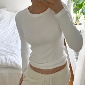 Långärmad tröja - Vit ribbad långärmad tröja! Jätteskön❣️❣️❣️❣️❣️