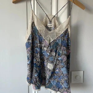 linne zadig voltaire - jättefint linne från zadig i bra skick o fina färger, köpt för ca 700 men säljer för 300. passar storlek xs-m skulle jag gissa