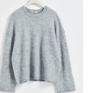 Grå stickad tröja  - Jätte populär stickad tröja, helt slutsåld! Storlek xs💞💞 Skriv prisförslag 