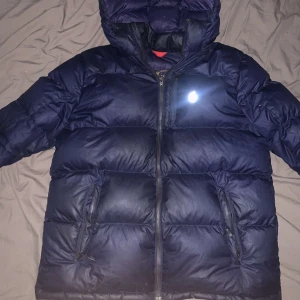 Ralph lauren jacka - St xl i barn storlek så passar xs-s Priset är inte fast kan gå ner i snabb affär inga fel med den har haft sen förra vintern