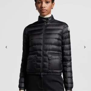 Moncler jacka  - Jätte snygg moncler jacka i bra skick, hör av er vid frågor💕💕