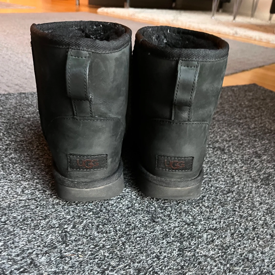 Svarta uggs