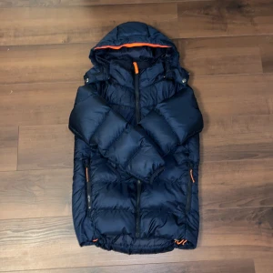 helly hansen jacka - mörk blå helly hansen jacka väldigt varm