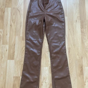 Läder byxor - Snygga bruna byxor 